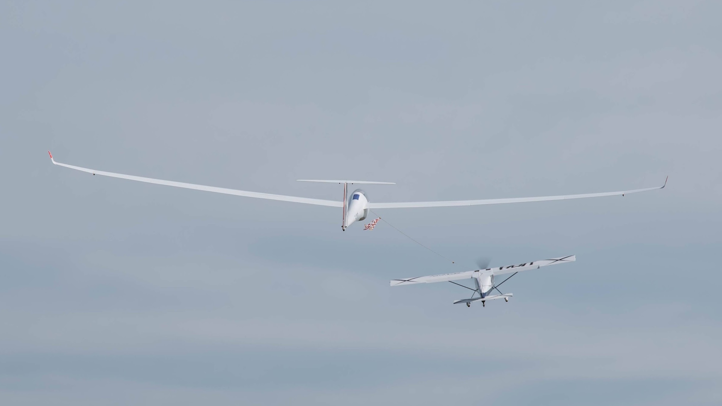 Grand planeur remorqué pendant une rencontre GPR